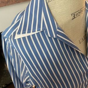 Cufflink blouse. Double collar and cuffs